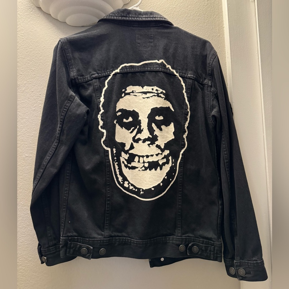 OBEY Women’s oversized black denim jacket